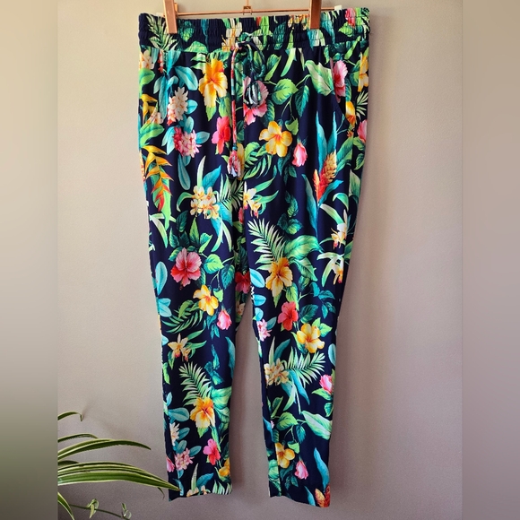Tommy Bahama Pants - ​🌺 Tommy Bahama Navy Tropical Hibiscus Joggers - XS